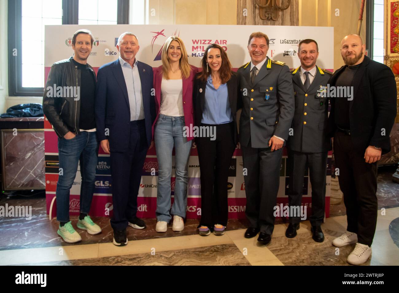 Massimo Ambrosini, Boris Becker, Rachele Sangiuliano, Elisa di Francesca, Antonio Rossi, Ivano Brugnetti, Leonardo Ghiraldini alla presentazione della Wizz Air Marathon presso al sala Alessi di Palazzo Marino - Milano, Italia - Martedì 19 marzo 2024 (foto Claudio Furlan/Lapresse) massimo Ambrosini, Boris Becker, Rachele Sangiuliano, Elisa di Francesca, Antonio Rossi, Ivano Brugnetti, Leonardo Ghiraldini alla presentazione della Wizz Air Marathon presso la sala Alessi di Palazzo Marino - Milano, Italia - martedì 19 marzo 2024 (foto Claudio Furlan/Lapresse) Foto Stock