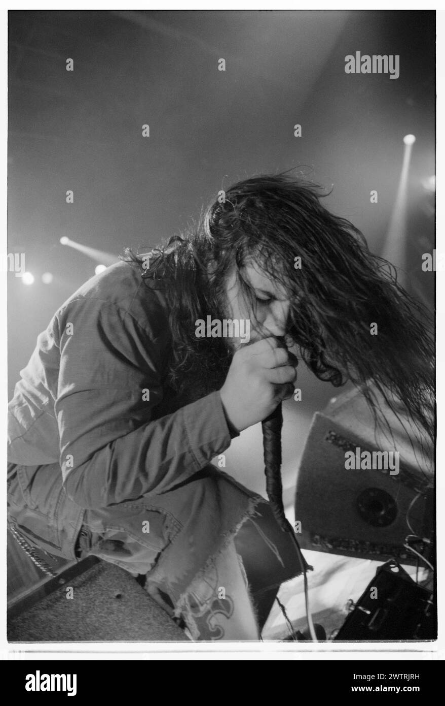 PHIL ANSELMO, PANTERA, 2000: Il cantante Phil Anselmo dei Pantera suona dal vivo in uno degli ultimi tour con la formazione classica della band al Newport Centre di Newport, Galles, Regno Unito, il 24 aprile 2000. Fotografia: Rob Watkins. INFO: La leggendaria band heavy metal americana Pantera si è formata nel 1981 ad Arlington, Texas. Nel 2000 erano in tour con il loro nono e ultimo album in studio "Reinventing the Steel". Foto Stock
