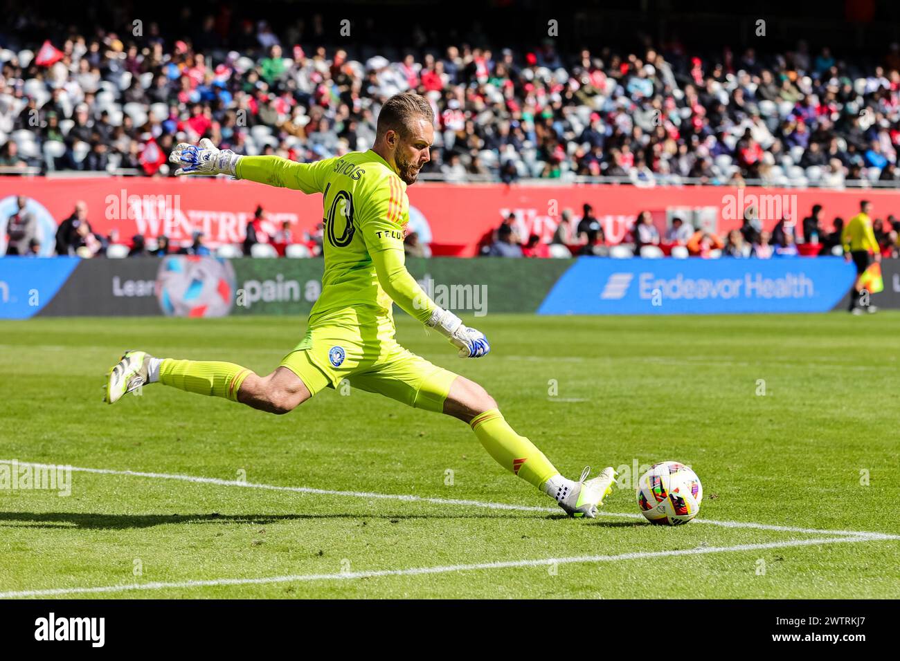 Jonathan Sirois del CF Montreal gioca a Chicago, Illinois, al Solider Field contro il Chicago Fire FC il 16 marzo 2024. Foto Stock