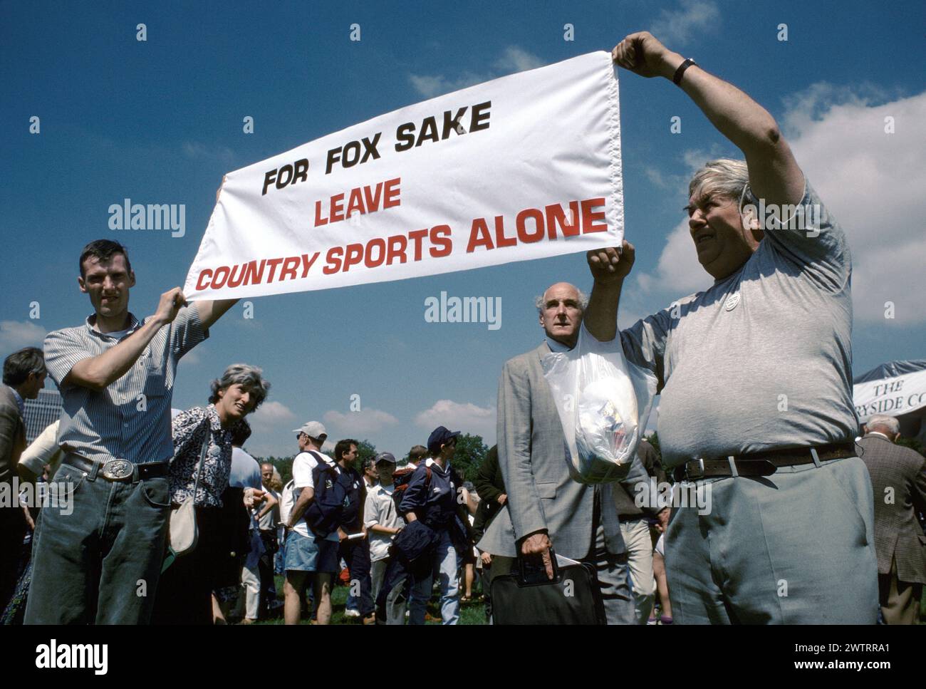 Save Our Heritage, una manifestazione della Countryside Alliance contro la proposta di caccia con i cani Bill 1997, tenutasi a Hyde Park. Londra, Inghilterra, circa luglio 1997. 1990 UK HOMER SYKES Foto Stock