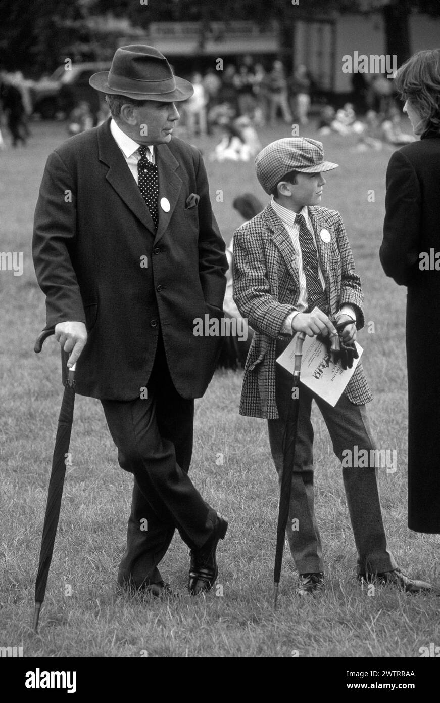 Come padre come figlio Londra 1990s UK padre e figlio in Hyde Park, Londra rally 1997. Inghilterra, HOMER SYKES Foto Stock