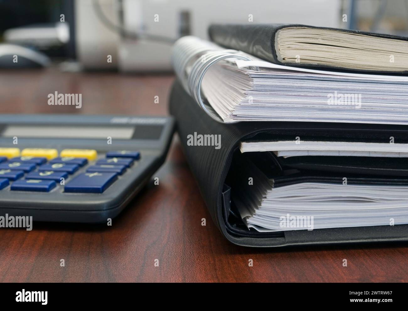 forniture per ufficio, organizer, blocco note e calcolatrice Foto Stock
