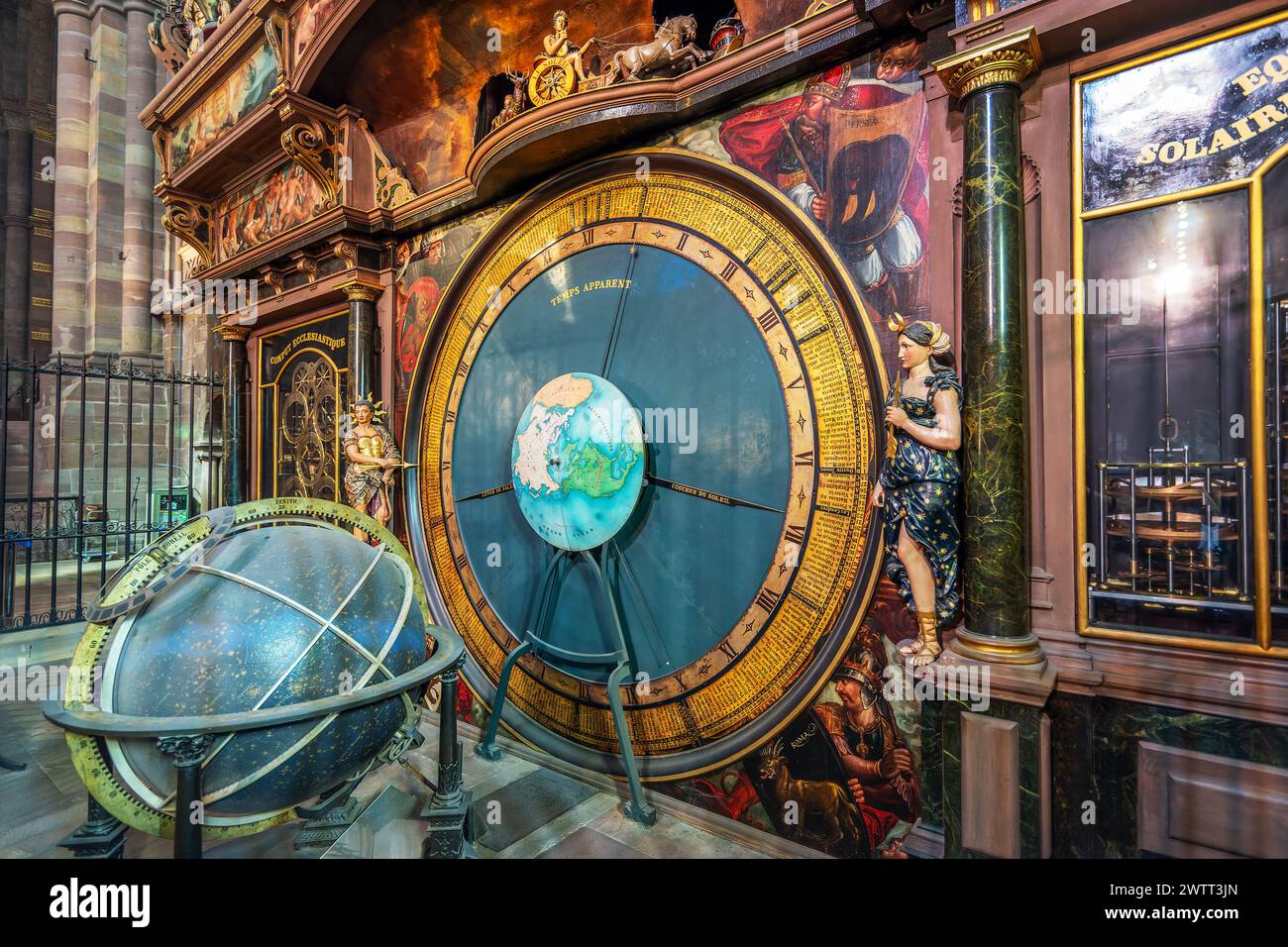 Vecchio orologio astronomico nella cattedrale di Strasburgo, in Francia Foto Stock