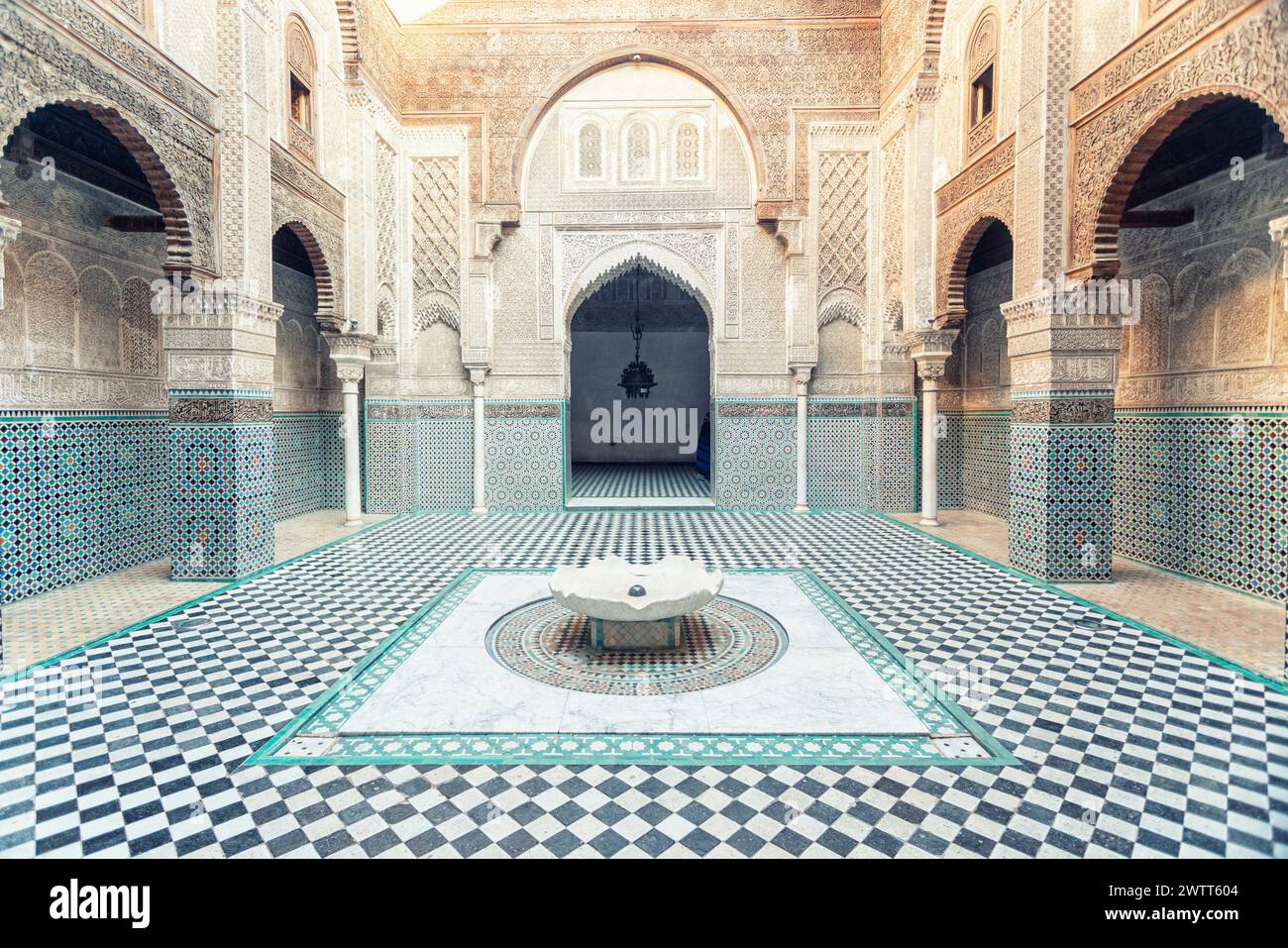 Scuola storica di al Attarine Madrasa a FES Foto Stock
