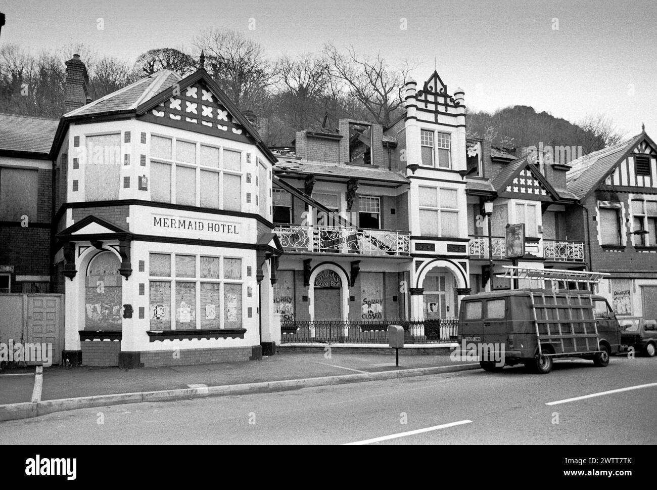 Il Mermaid Hotel aveva anche un bar chiamato Dylans Bar e faceva parte del famigerato Mumbles Mile vicino a Swansea. Foto Stock