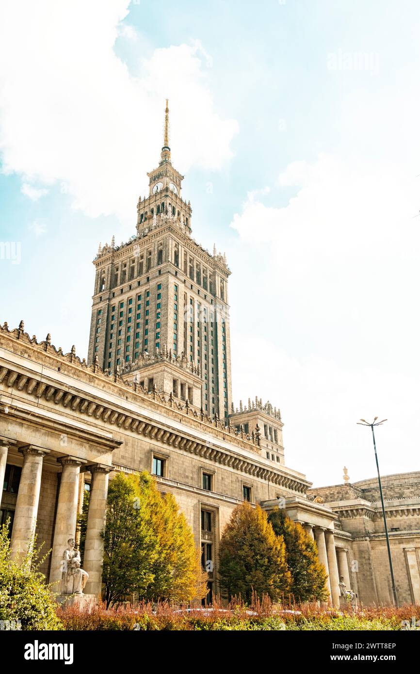 Palazzo della Cultura e della Scienza con cielo blu, Varsavia, Polonia Foto Stock