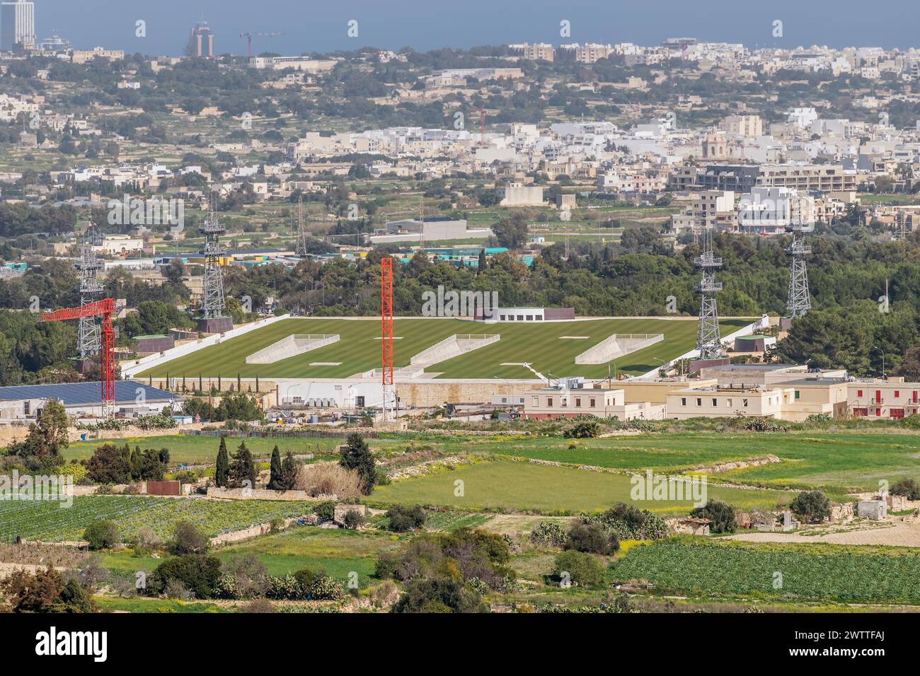 Vista aerea del centro di Malta da Mdina verso Attard e Ta Qali Foto Stock