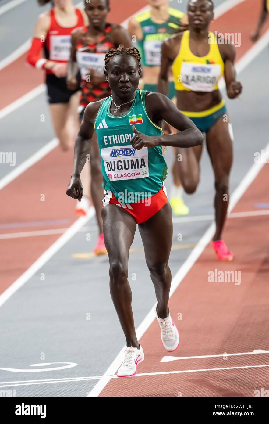 Tsige Duguma, Etiopia, gareggia nei 800 m di manche femminili ai Campionati del mondo di atletica leggera indoor, Emirates Arena, Glasgow, Scozia, Regno Unito. 1a/3a Foto Stock