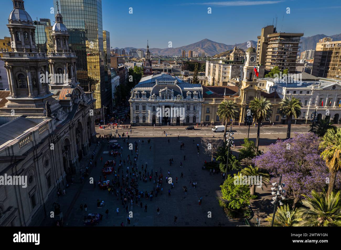 Splendidi filmati aerei di Plaza de Armas, della Cattedrale metropolitana di Santiago del Cile, del Museo Nazionale di storia del Cile, del mercato centrale e del Foto Stock