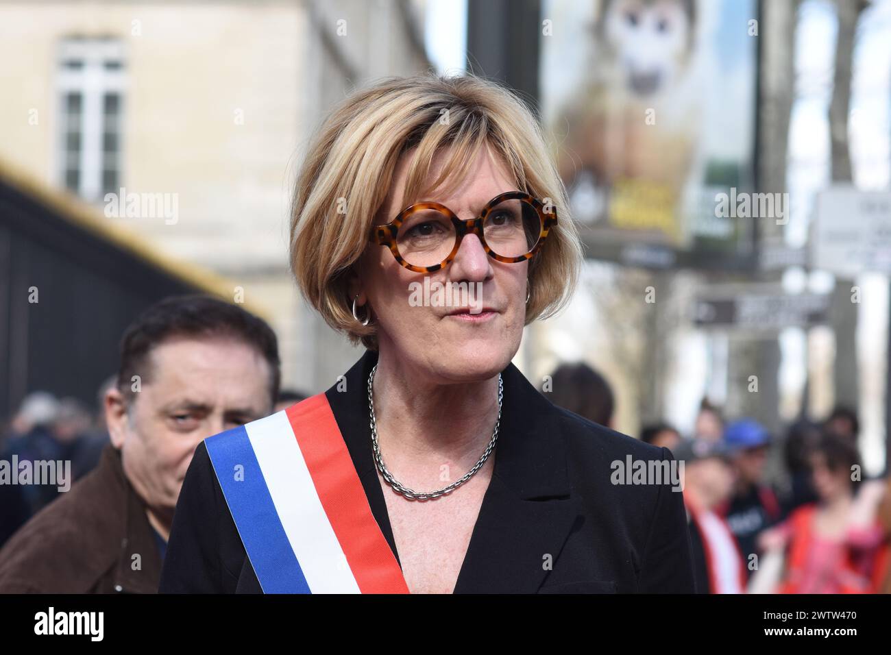 Plusieurs milliers de grèvistes de la fonction publique ont défilé dans Paris pour demander des augmentations et Plus de moyens pour les institutions Foto Stock