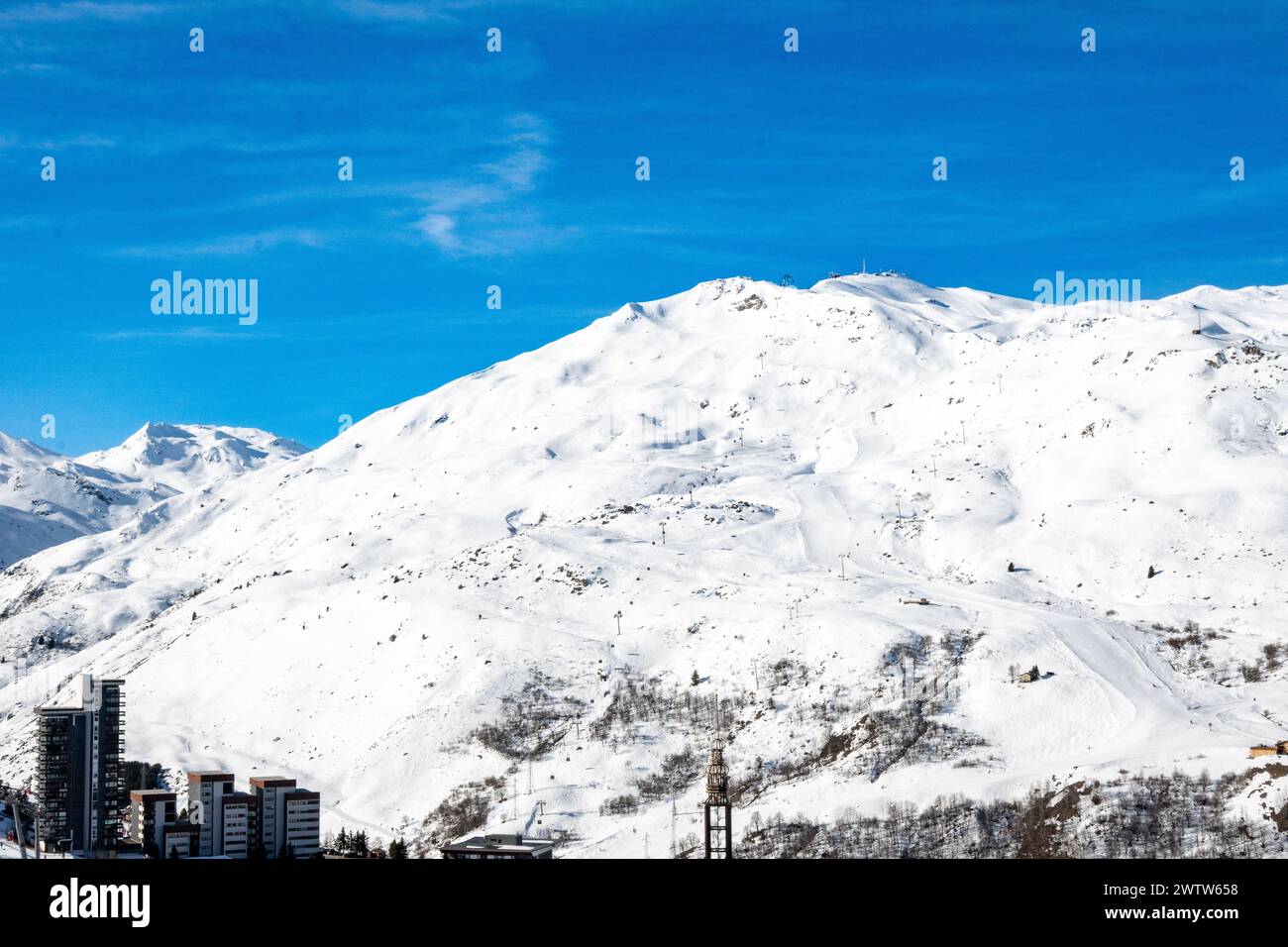 Les Menuires, Francia, paesaggio di piste a Les Menuires, solo editoriale. Foto Stock