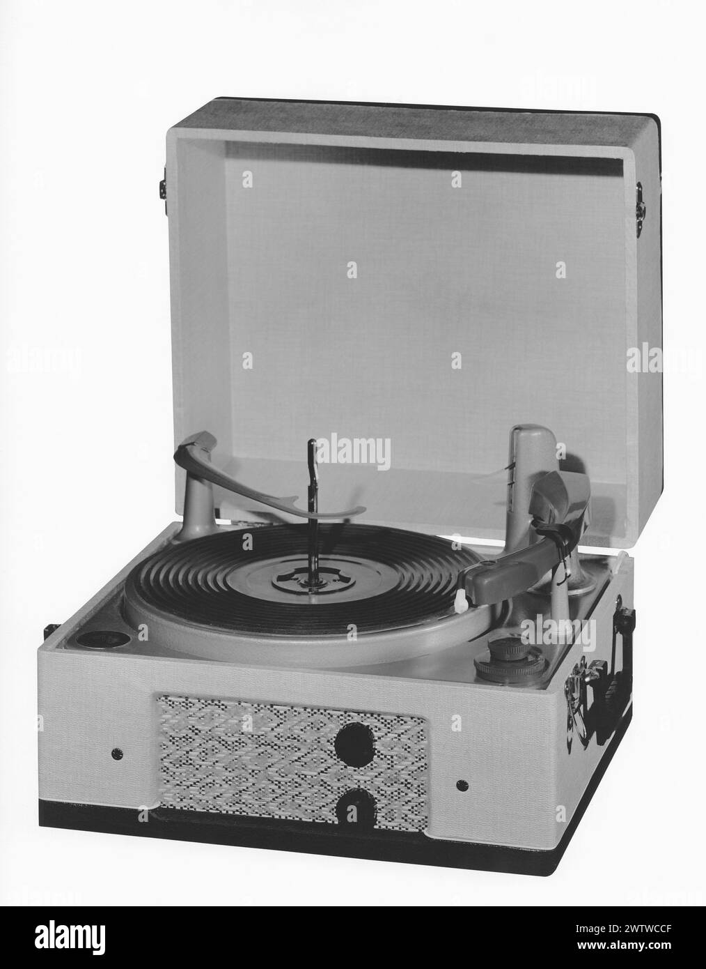 Anni '50 - lettore di dischi portatile tipico degli anni '60, lettore di dischi portatile stile Box con altoparlante incorporato e maniglia per il trasporto Foto Stock