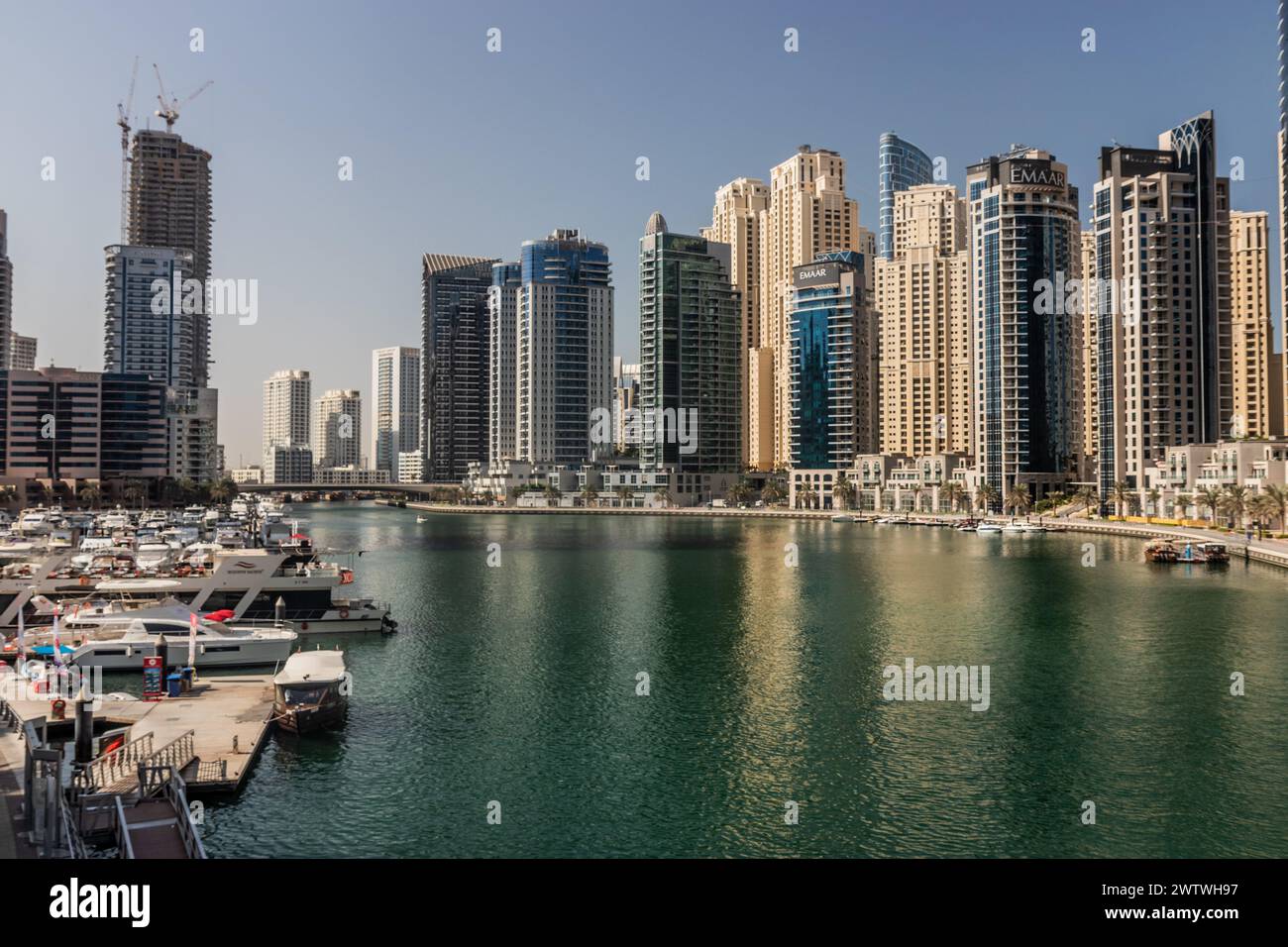 DUBAI, Emirati Arabi Uniti - 28 OTTOBRE 2021: Vista di Dubai Marina, Emirati Arabi Uniti. Foto Stock
