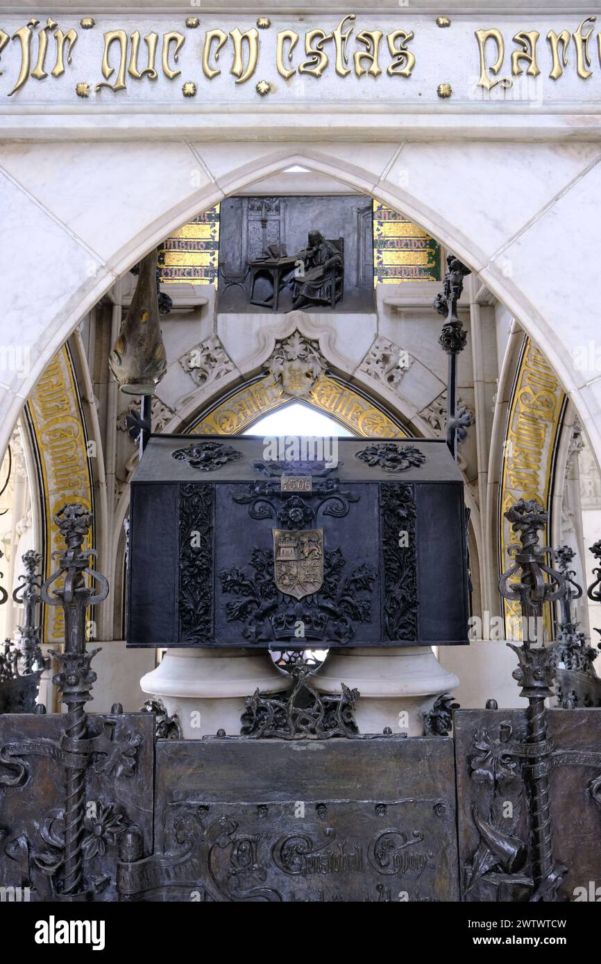 Tomba di Cristoforo Colombo all'interno del faro di Colombo, Santo Domingo, Repubblica Dominicana Foto Stock