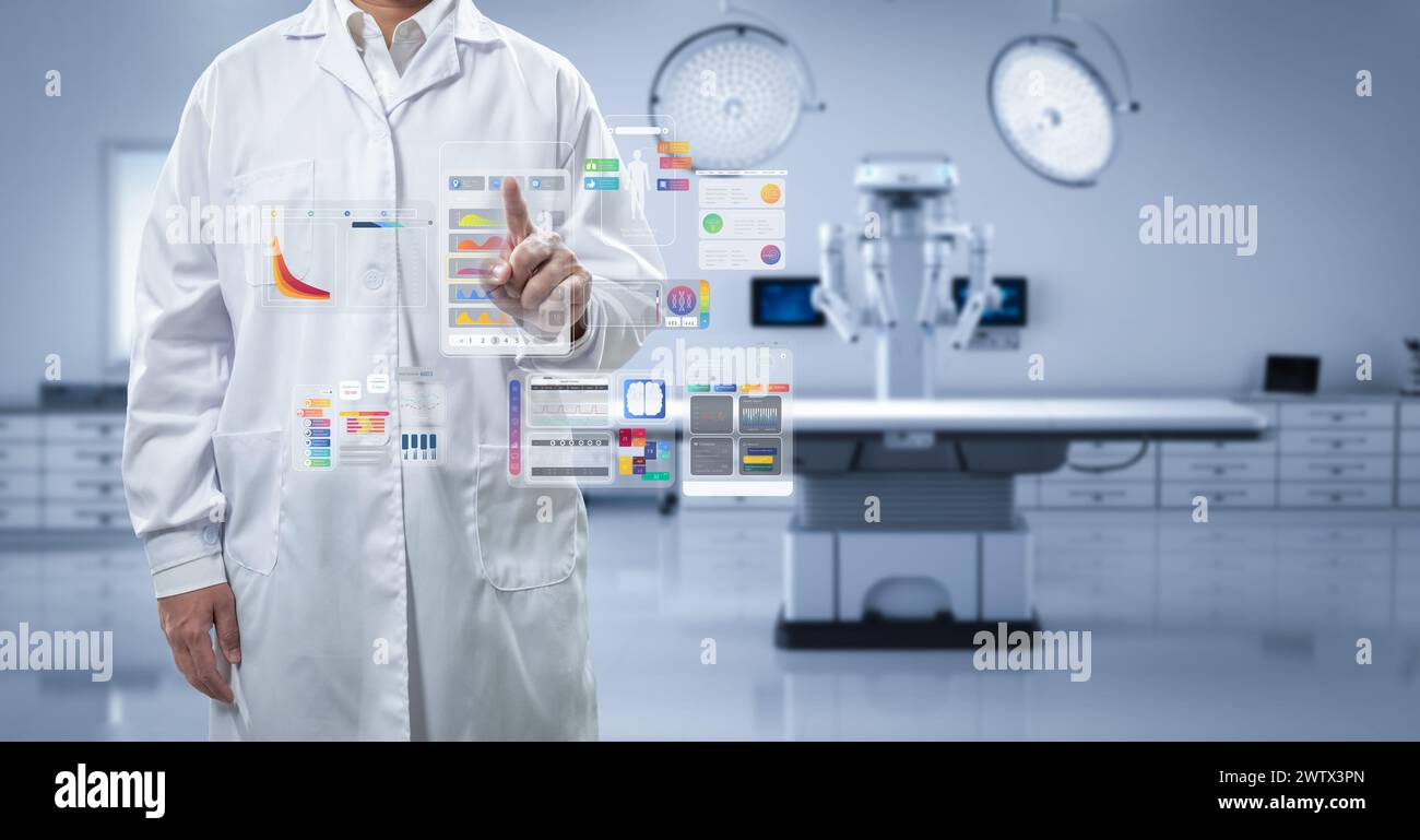 Medico con interfaccia grafica display in sala ospedaliera con macchina medica Foto Stock