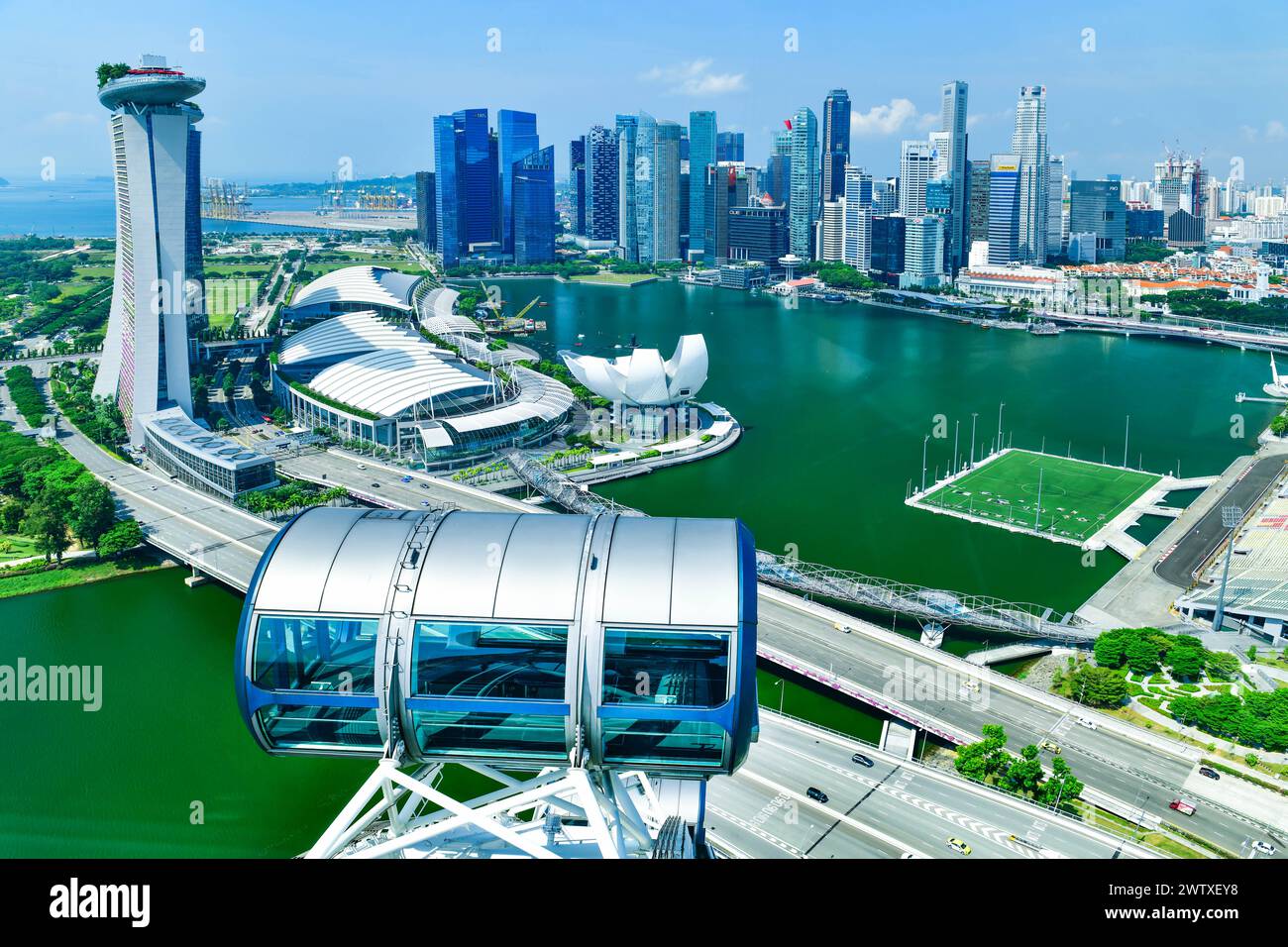 SINGAPORE - 2 OTTOBRE 2018 : si affaccia sul paesaggio urbano di Singapore dal Singapore Flyer Foto Stock