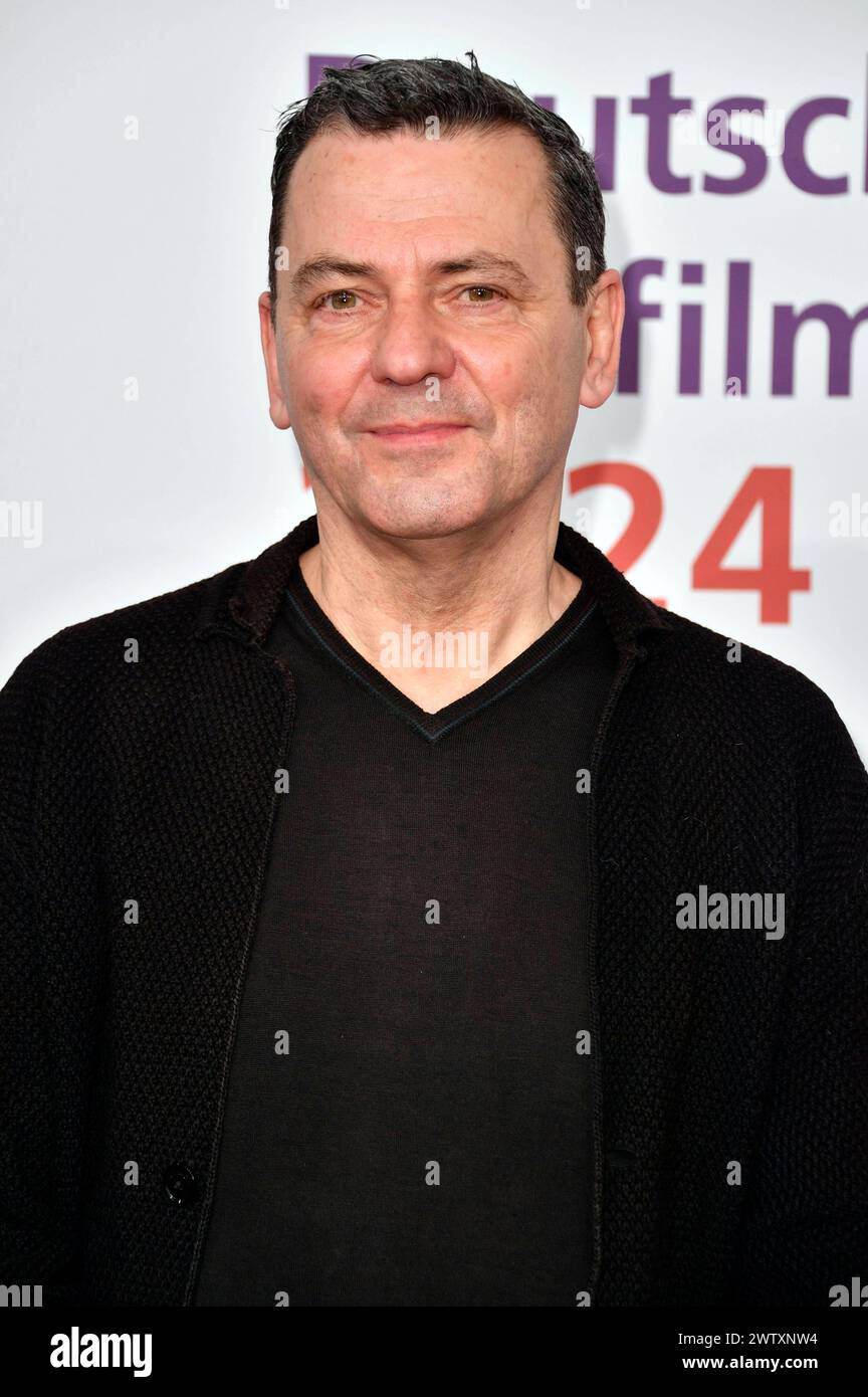 Christian Petzold bei der Verleihung des 22. Deutschen Hörfilmpreises 2024 in der Hauptstadtrepräsentanz der Deutschen Telekom. Berlino, 19.03.2024 *** Christian Petzold alla presentazione del 22 German audio Film Award 2024 presso l'ufficio di rappresentanza della Deutsche Telekom di Berlino, 19 03 2024 foto:Xn.xKubelkax/xFuturexImagex hoerfilmpreis_4356 Foto Stock