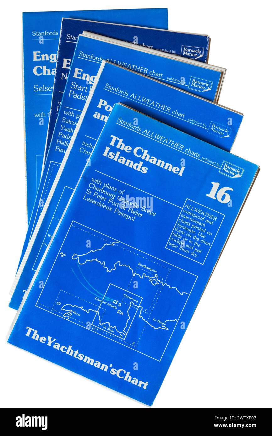Pile della carta Yachtsmans Stanfords tutte le carte meteo con la carta delle Isole del Canale in cima - carte nautiche, mappe nautiche, carte di navigazione Foto Stock