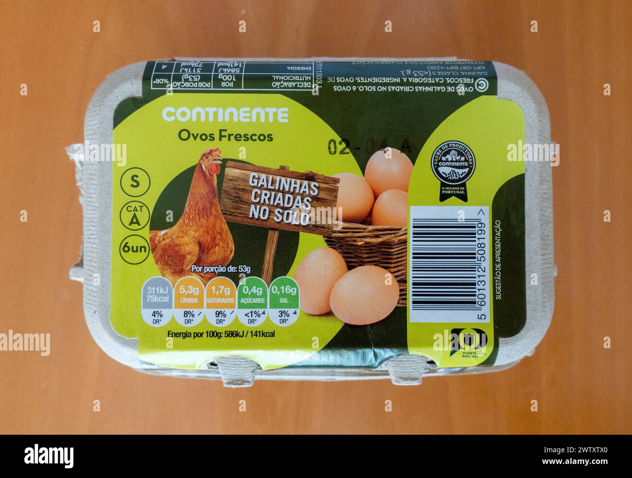 Portoghese continente Supermarket Own Label marca di mezza dozzina di Six Egg Package Brown eggs, Albufeira, Portogallo, 10 marzo 2024 Foto Stock