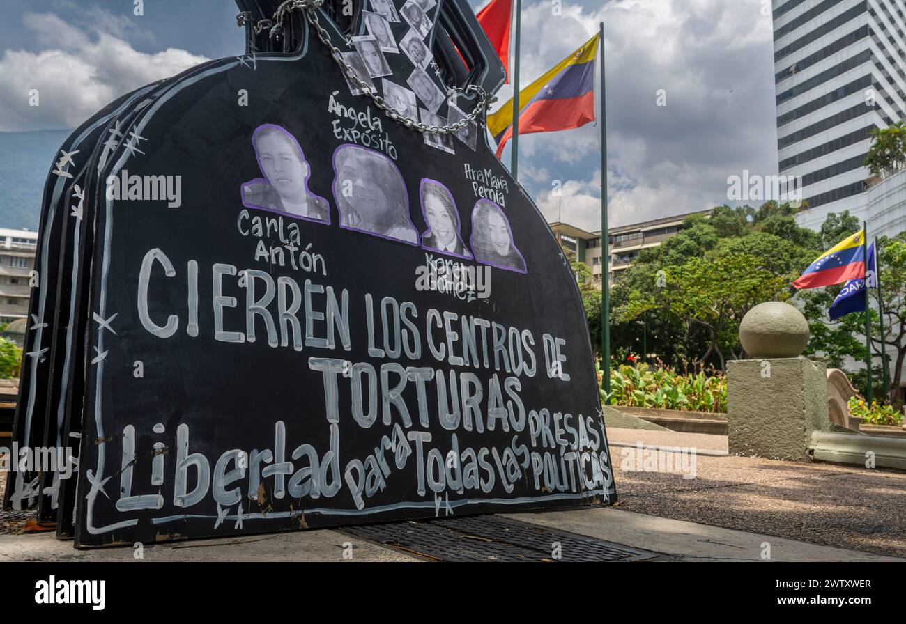 Protesta per la libertà di tutti i prigionieri politici in Plaza Francia de Altamira a Caracas, Venezuela. Foto Stock