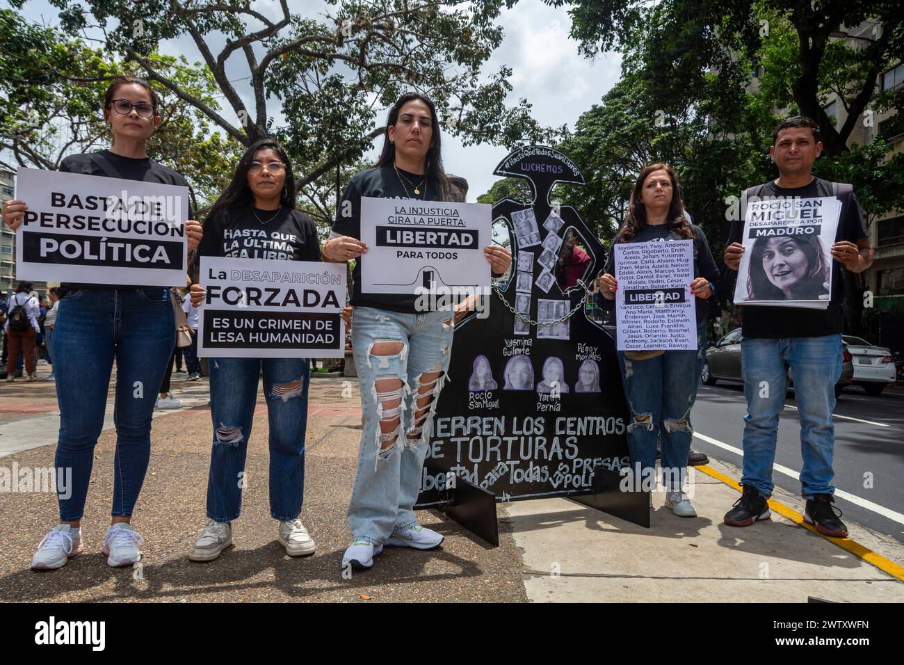 Protesta per la libertà di tutti i prigionieri politici in Plaza Francia de Altamira a Caracas, Venezuela. Foto Stock