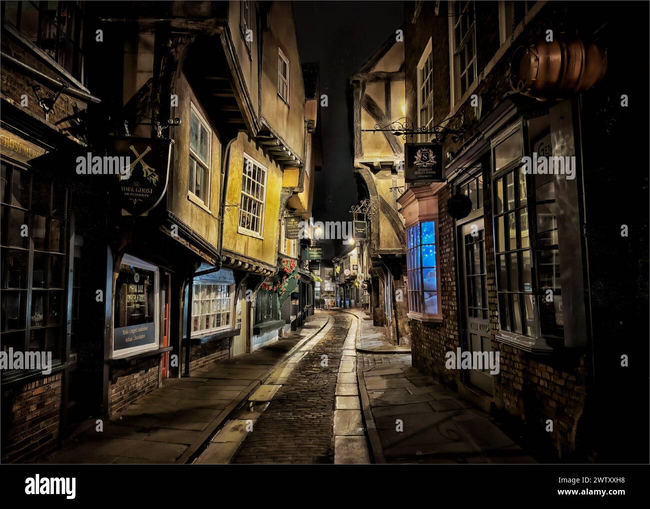 The Shambles al Twilight, York, Inghilterra Foto Stock