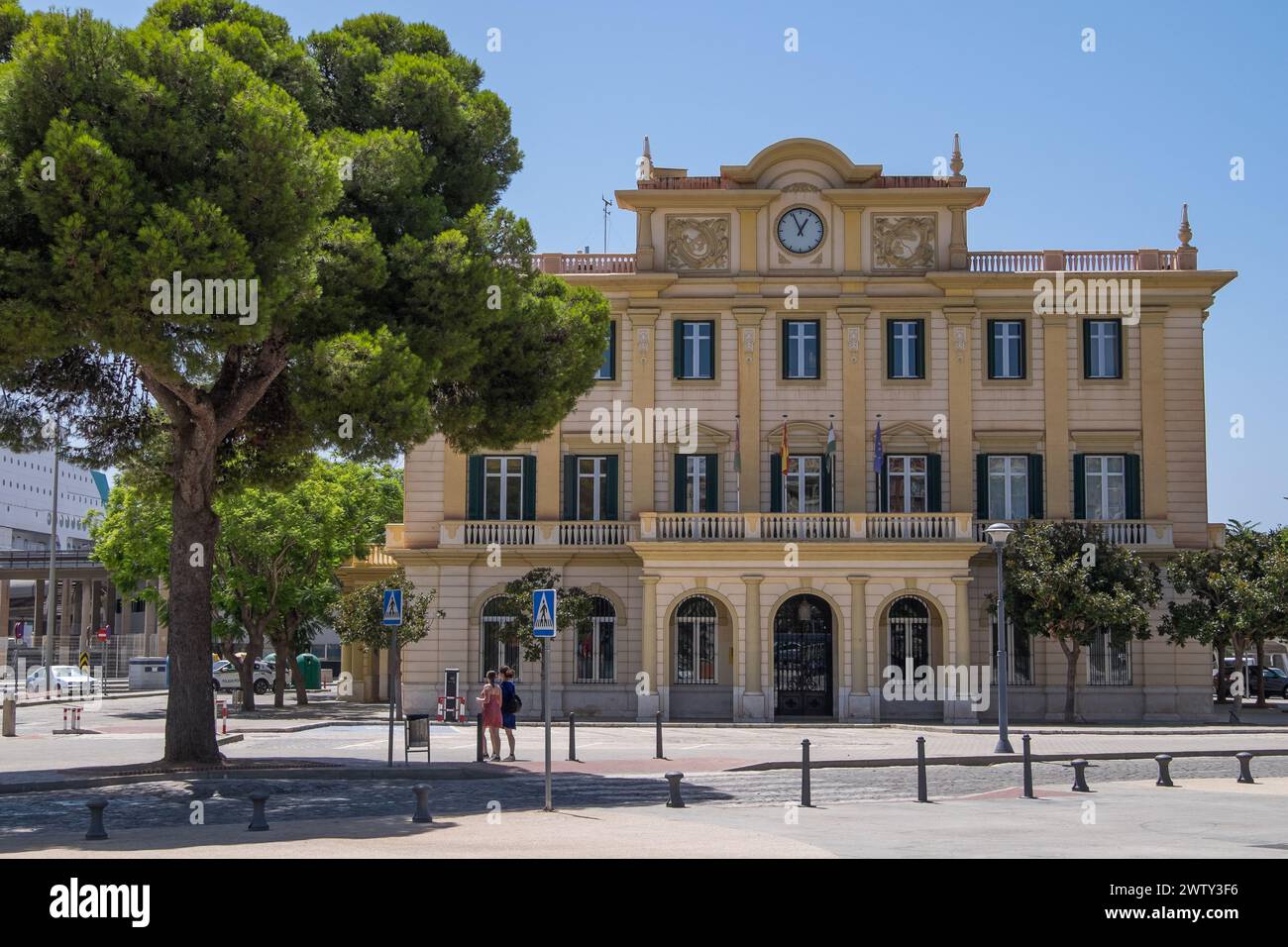Costruzione dell'Autorità Portuale di Malaga sulla costa della città Foto Stock
