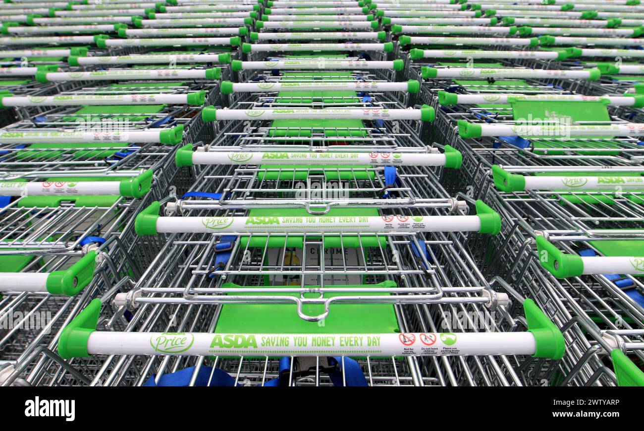 23/01/12...Asda store a Derby oggi...catena di supermercati Asda ha annunciato l'intenzione di aprire 25 nuovi negozi e tre depositi, creando 5.000 posti di lavoro questo anno Foto Stock
