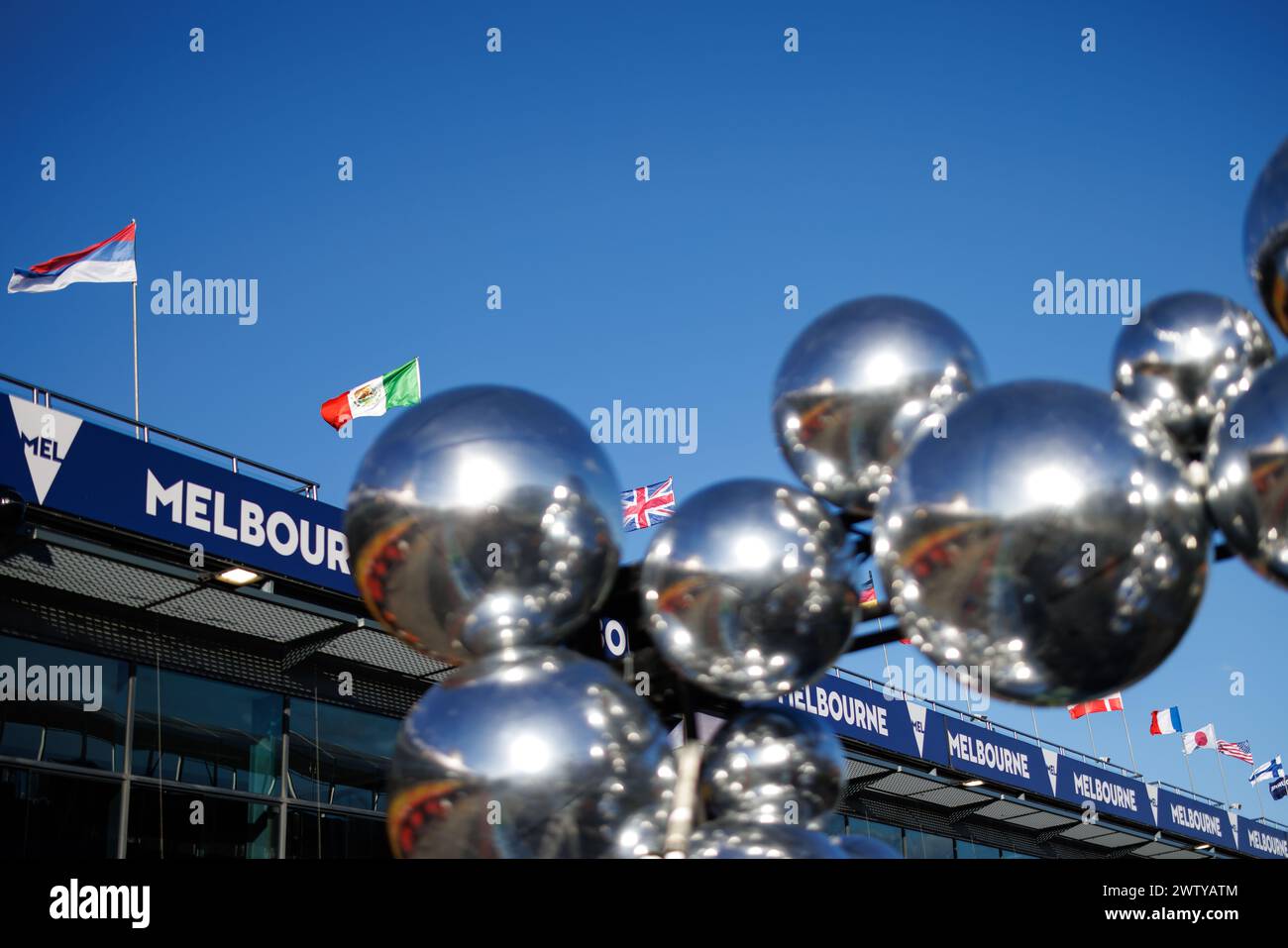 Albert Park Grand Prix Circuit, 20 marzo 2024: Una vista generale della segnaletica di Melbourne sopra l'edificio dei box durante il Gran Premio d'Australia di Formula 1 2024. Corleve/Alamy Live News Foto Stock