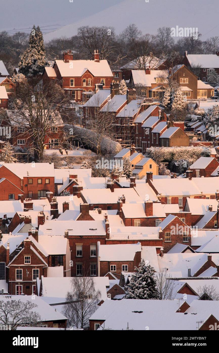 05/02/12. ..l'alba si rompe per rivelare un paese delle meraviglie invernali dopo una notte di neve pesante ad Ashbourne, Derbyshire....tutti i diritti riservati - F Stop Press - T: Foto Stock