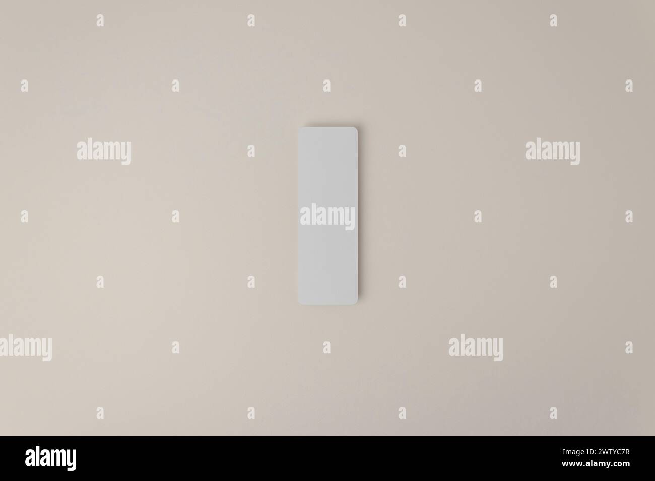 Mockup segnalibri, Mockup segnalibri 2x6 pollici, scorta con stile minimale, Mockup cancelleria, Mockup segnalibro vuoto, sfondo beige Foto Stock