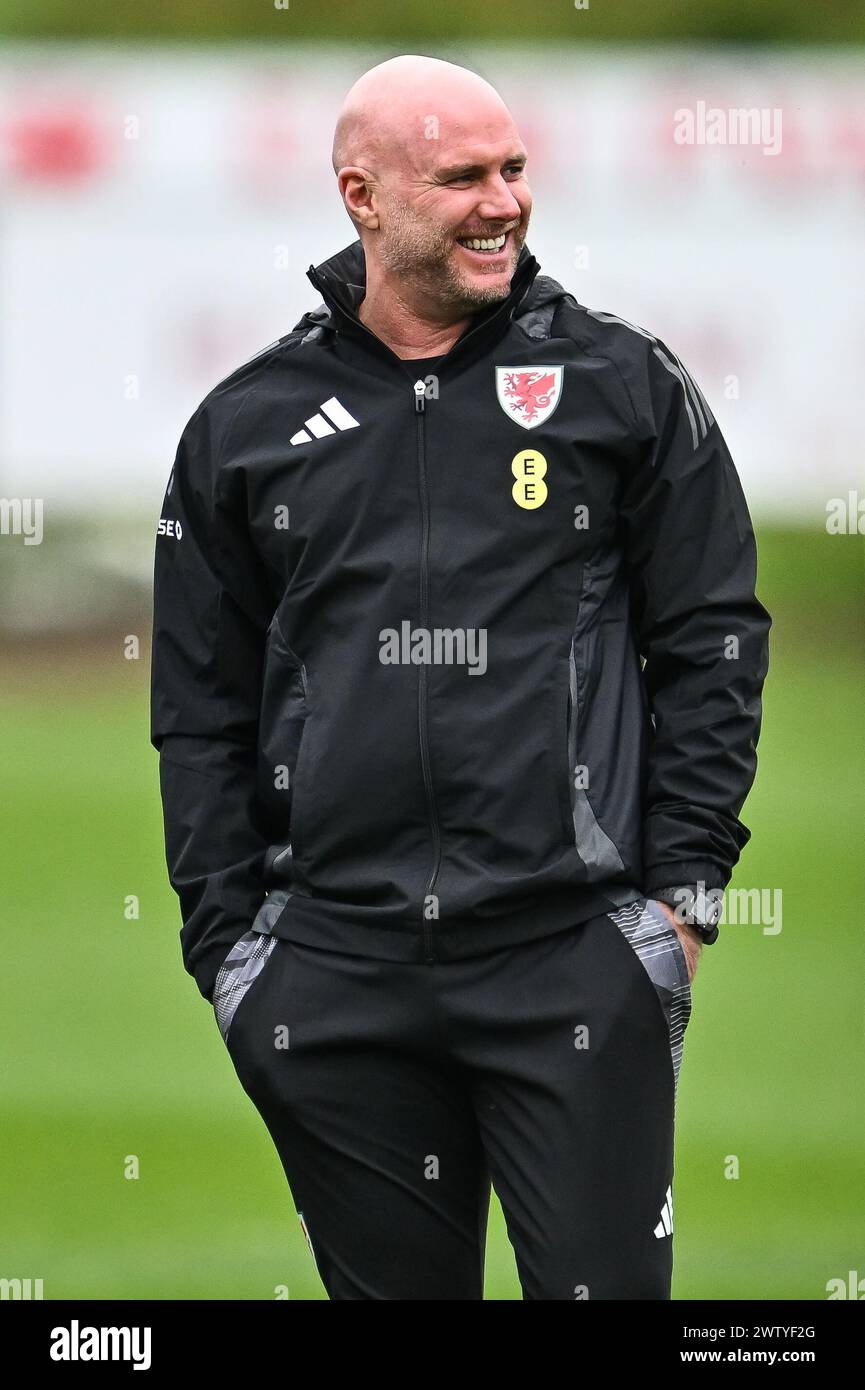 Rob Page Manager del Galles durante la sessione di formazione aperta del Galles presso il vale Resort Training Complex, Hensol, Regno Unito, 20 marzo 2024 (foto di Craig Thomas/News Images) Foto Stock