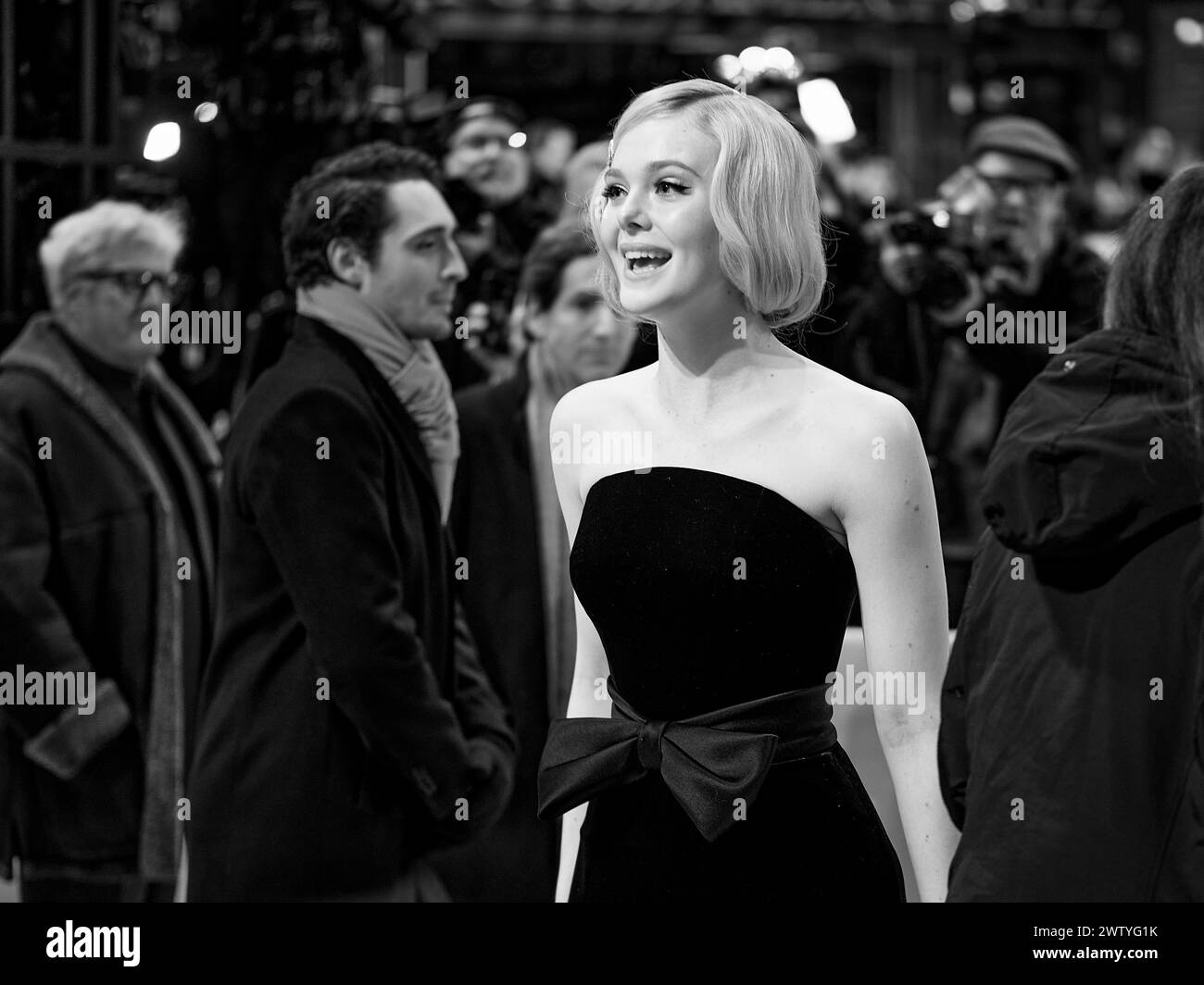 Berlino / Germania, 26 febbraio 2020. L'attrice Elle Fanning firma autografi a Berlinale 2020. Crediti: Walter Gilgen Foto Stock