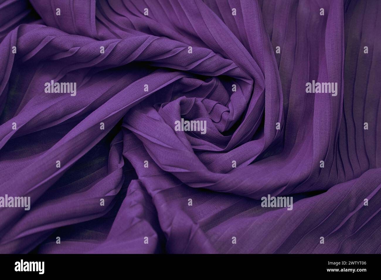 Un motivo a sovrapposizione in tessuto viola color acqua al centro Foto Stock
