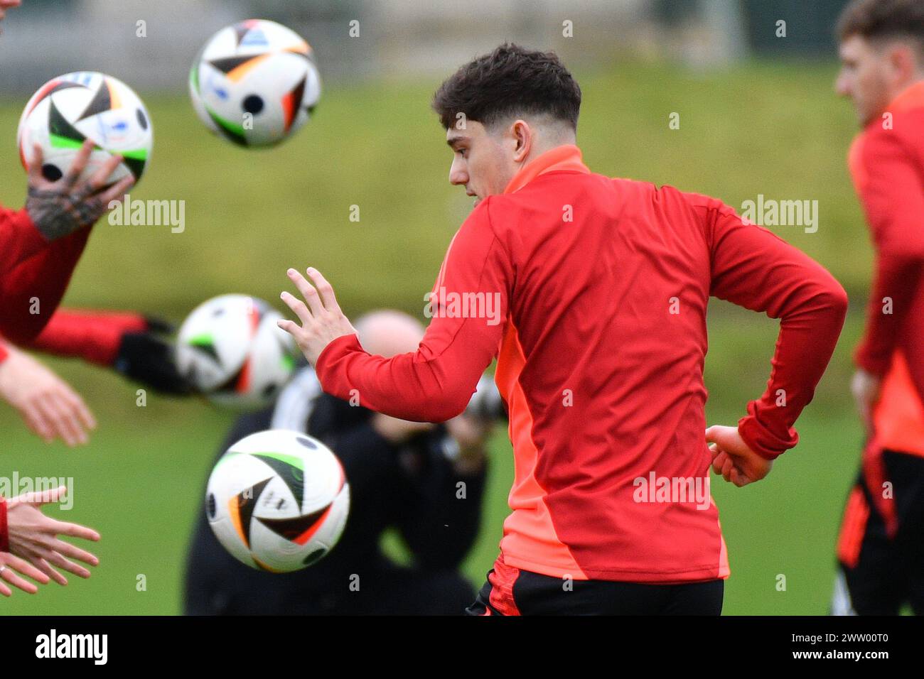 Cardiff, Regno Unito. 20 marzo 2024. Daniel James del Galles durante l'allenamento della squadra di calcio gallese a Hensol, vale of Glamorgan, nel Galles del Sud, mercoledì 20 marzo 2024. La squadra si sta allenando in vista della partita di qualificazione a Euro 2024 contro la Finlandia di domani. foto di Credit: Andrew Orchard Sports Photography/Alamy Live News Foto Stock