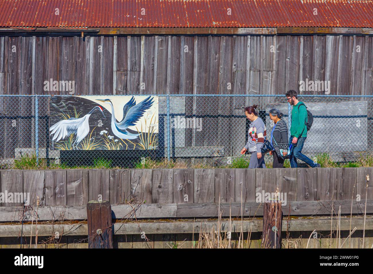 Persone che camminano lungo il lungomare di Steveston, British Columbia, Canada Foto Stock