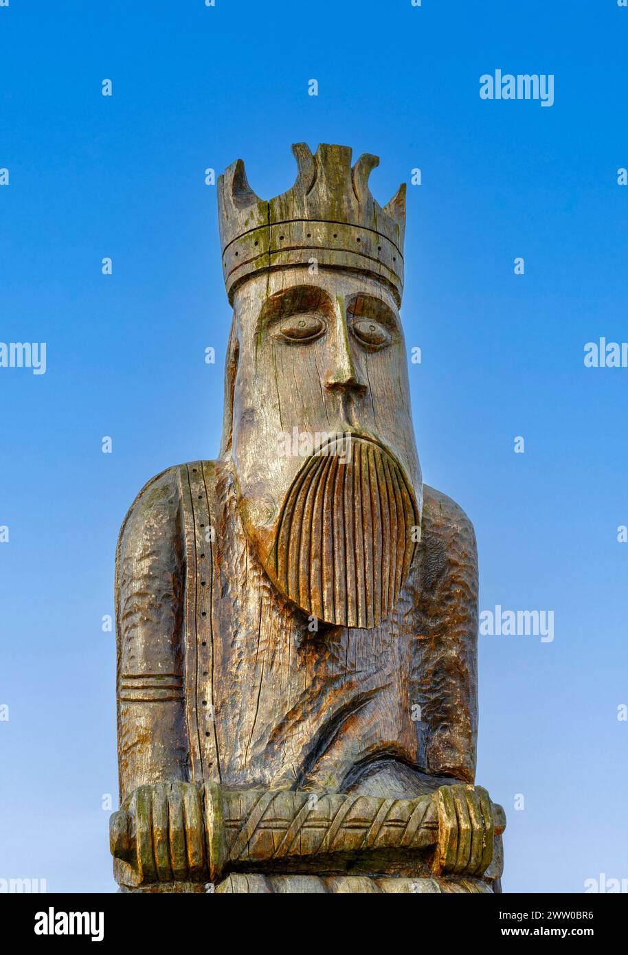 Statua gigante di Chessman, in piedi sulle dune di Uig vicino al sito dove sono stati scoperti i Lewis Chessmen, Isola di Lewis, Ebridi esterne, Scozia, Regno Unito Foto Stock