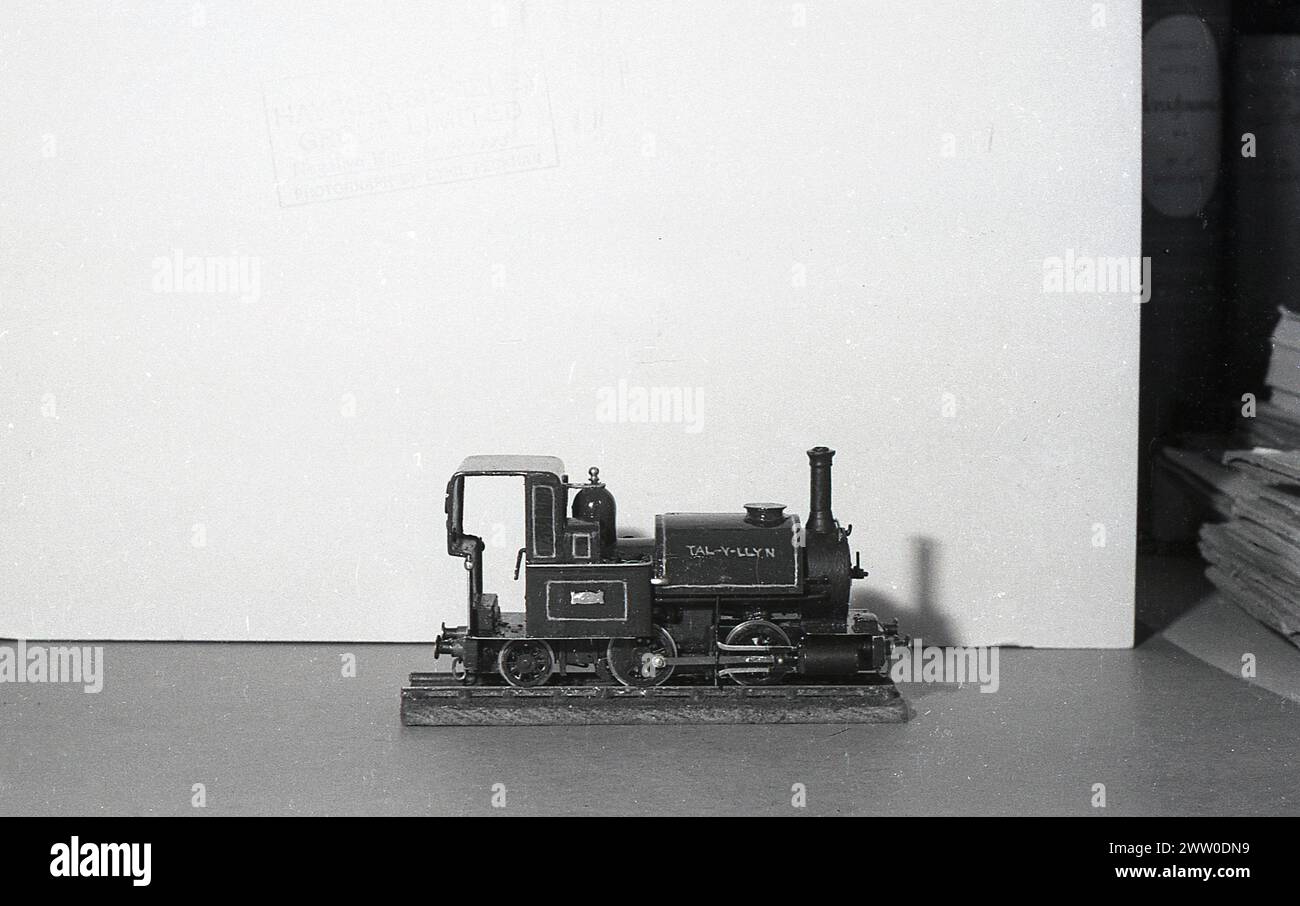 1960, storico, un modello di locomotiva a vapore, chiamato tal-Y-LLYN, dal nome della ferrovia a vapore di Snowdonia, che iniziò negli anni '1860 per spostare l'ardesia dalla cava di ardesia di Bryn Eglwys alla linea appena aperta a Tywyn. Chiamata Talyllyn Railway, un lago locale e un luogo di bellezza, la ferrovia fu autorizzata a offrire servizi passeggeri, la prima volta che questo era stato autorizzato su una linea a scartamento ridotto. Foto Stock