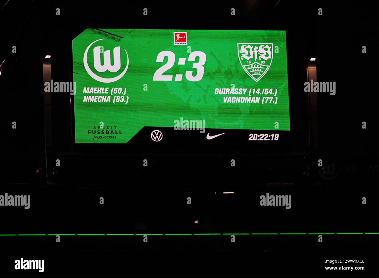 Wolfsburg, Germania. 2 marzo 2024. Firo: 02.03.2024, calcio, calcio, 1a lega, 1a Bundesliga, stagione 2023/2024, VfL Wolfsburg vs VfB Stoccarda punteggio finale 2:3 sul monitor dello stadio, foto simbolica, generale, depositante, caratteristica, credito: dpa/Alamy Live News Foto Stock