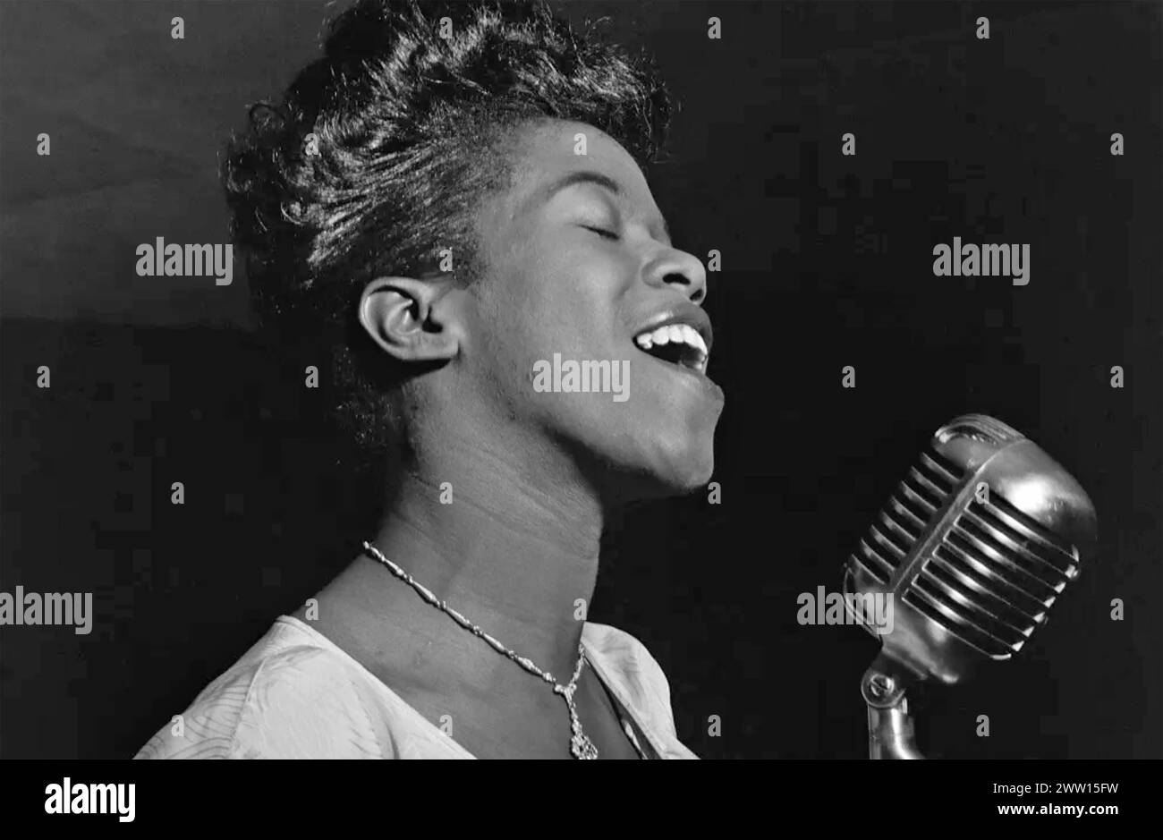 SARAH VAUGHAN (1924-1990), cantante jazz americana nel 1946 Foto Stock