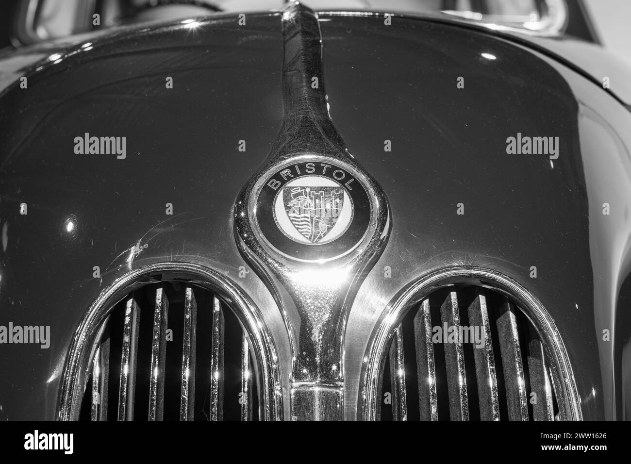 Sparkford.Somerset.Regno Unito.7 gennaio 2024.primo piano del distintivo di Bristol su una Bristol 403 del 1953 presso l'Haynes Motor Museum di Somerset Foto Stock