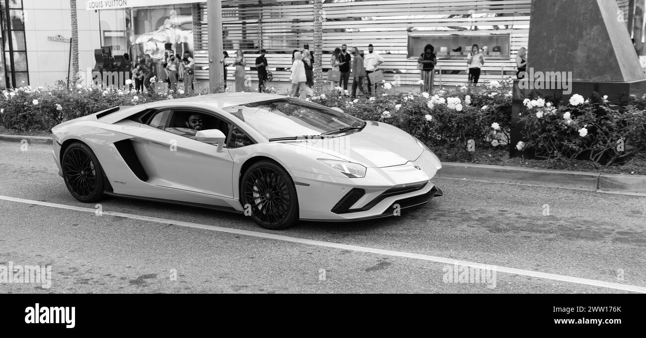 Los Angeles, California USA - 11 aprile 2021: Lamborghini Aventador, vista laterale. Foto Stock