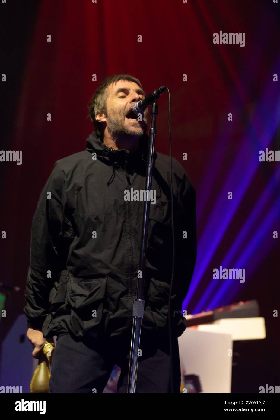 Manchester, Regno Unito. 20 marzo 2024. Liam Gallagher e John Squire sul palco per il primo di due concerti a casa al Manchester Apollo. Cristina Massei/Alamy Live News Foto Stock