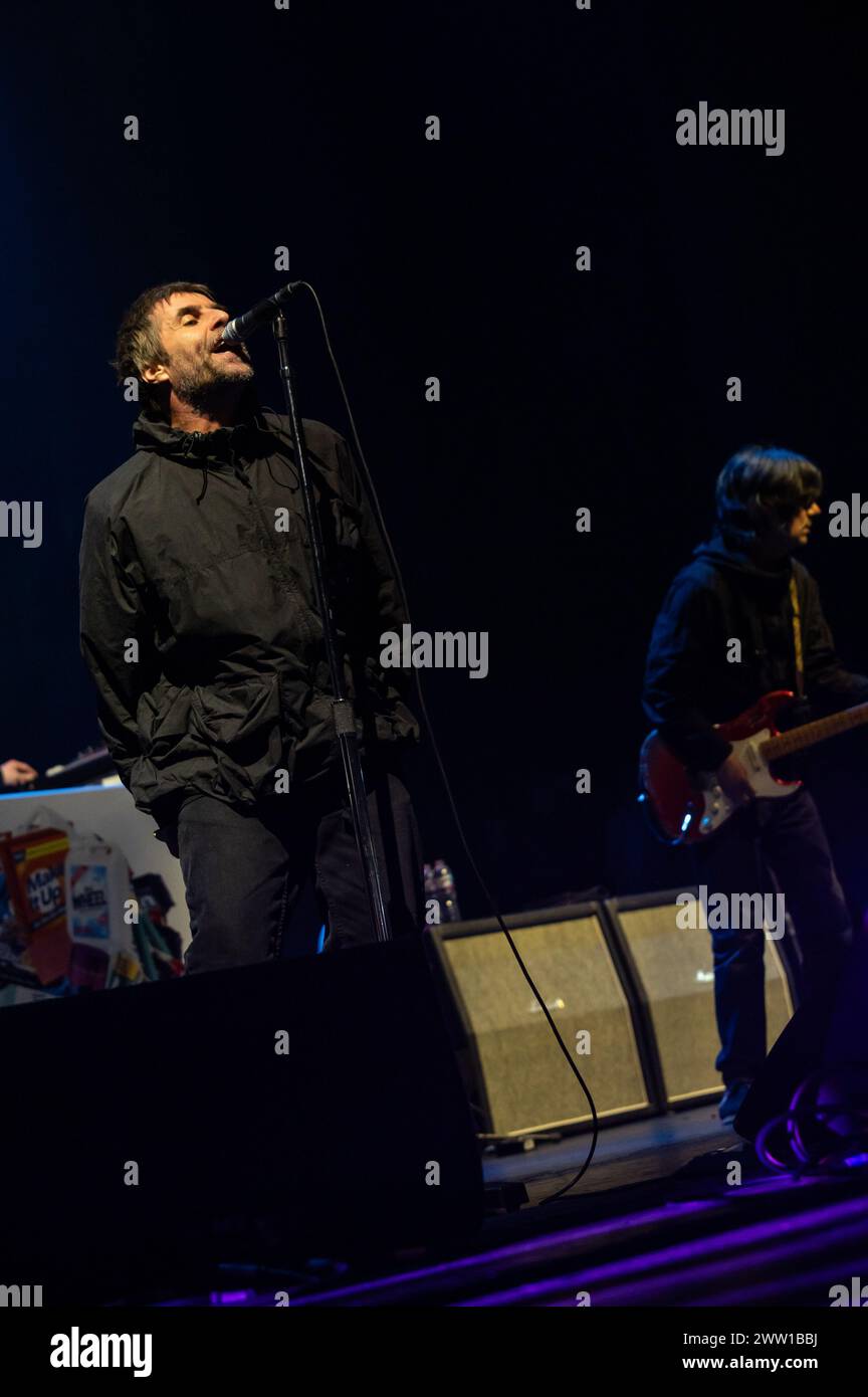 Manchester, Regno Unito. 20 marzo 2024. Liam Gallagher e John Squire sul palco per il primo di due concerti a casa al Manchester Apollo. Cristina Massei/Alamy Live News Foto Stock