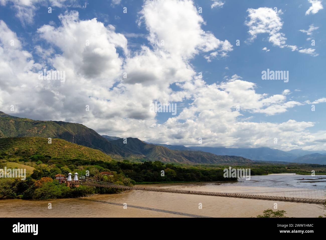 Ponte sospeso occidentale sul fiume Cauca a Santa Fe de Antioquia, Colombia Foto Stock