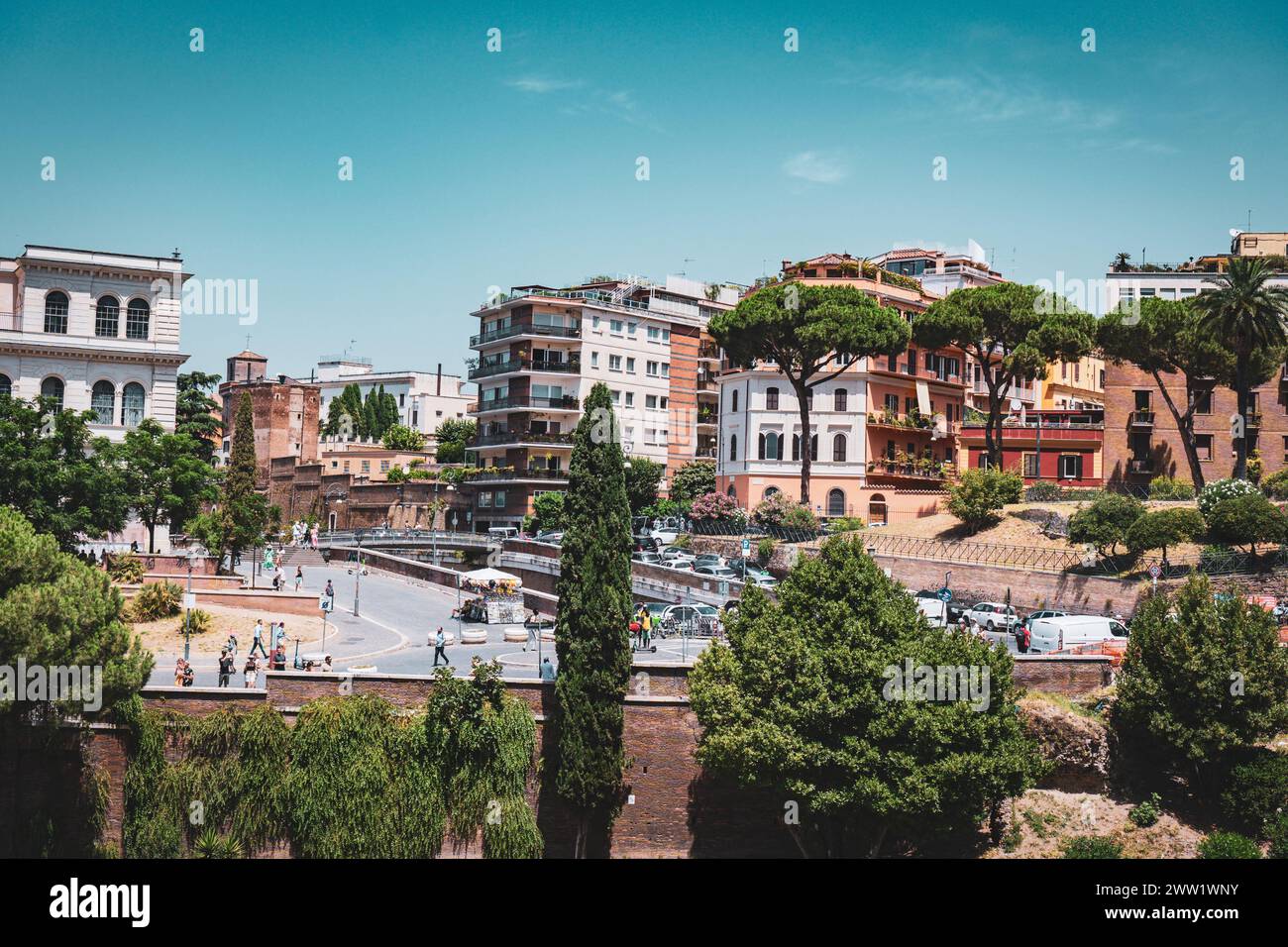 Roma, Italia - 14 agosto 2023: Moderni edifici residenziali vicino al centro di Roma, Italia Foto Stock