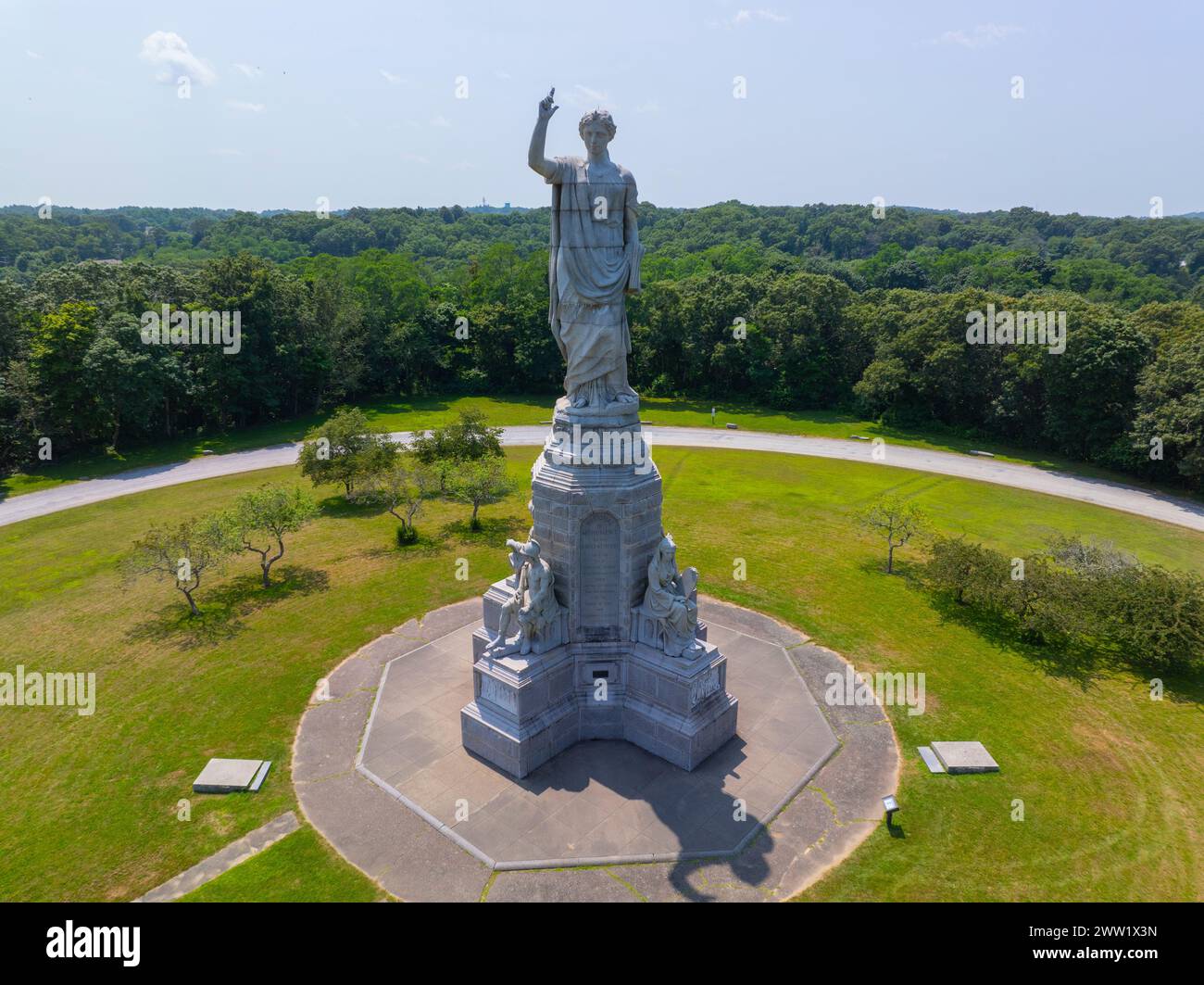 Il National Monument to the Forefathers, noto anche come Pilgrim Monument, è stato costruito nel 1889 in memoria dei Mayflower Pilgrims a Plymouth, Massachusetts ma, USA. Lo è Foto Stock