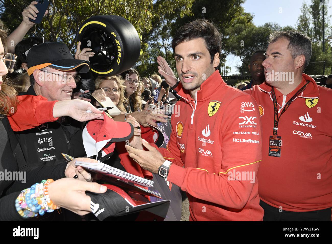 MELBOURNE, AUSTRALIA, 21 marzo 2024. Nella foto: 55 Carlos Sainz Jr. (ESP) Scuderia Ferrari al Melbourne Walk al 3° round del Rolex Australian Grand Prix 2024 della FIA Formula 1 dal 22 al 24 marzo presso l'Albert Park Street Circuit di Melbourne, Australia. Crediti: Karl Phillipson/Alamy Live News Foto Stock