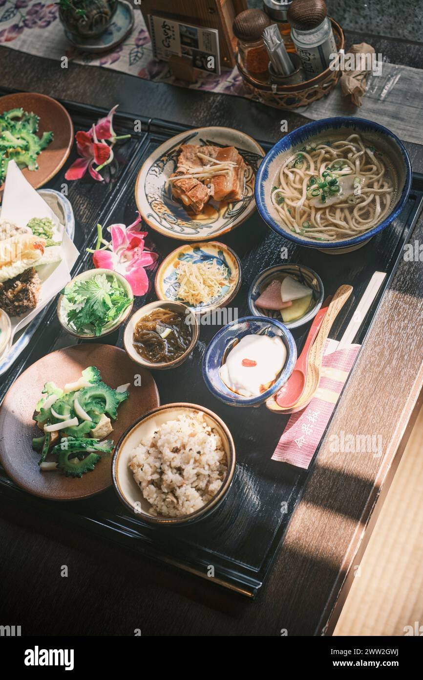 pranzo tradizionale di okinawa Foto Stock