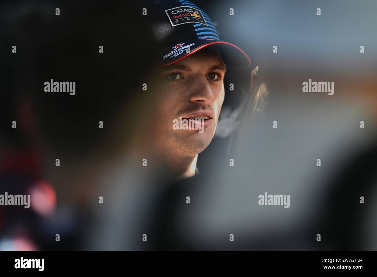 MELBOURNE, AUSTRALIA, 21 marzo 2024. Nella foto: 01 Max Verstappen (NED) Oracle Red Bull Racing nel paddock al FIA Formula 1 Rolex Australian Grand Prix 2024 3° round dal 22 al 24 marzo presso l'Albert Park Street Circuit di Melbourne, Australia. Crediti: Karl Phillipson/Alamy Live News Foto Stock